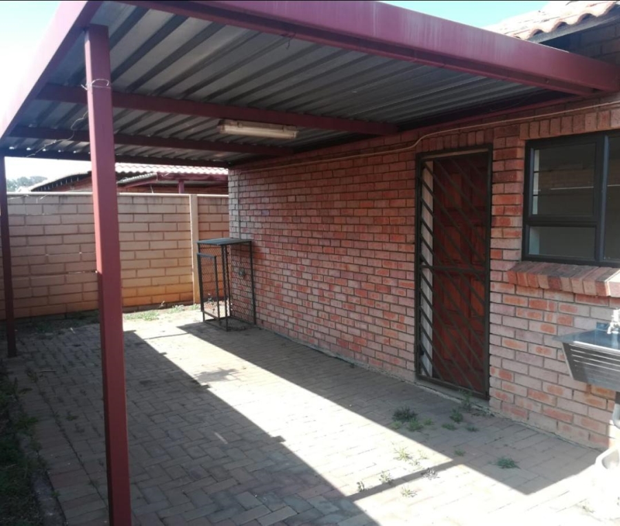 To Let 3 Bedroom Property for Rent in Melodie North West